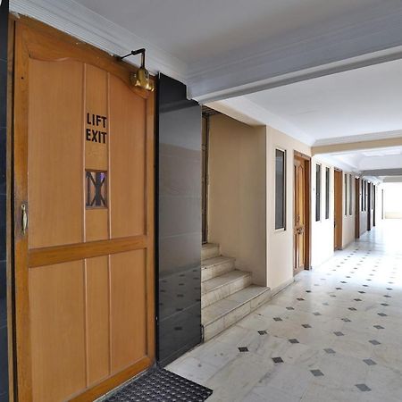Spot On Hotel Decent Ānand Kültér fotó