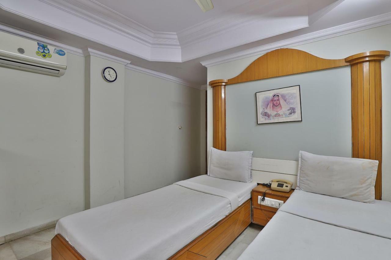 Spot On Hotel Decent Ānand Kültér fotó